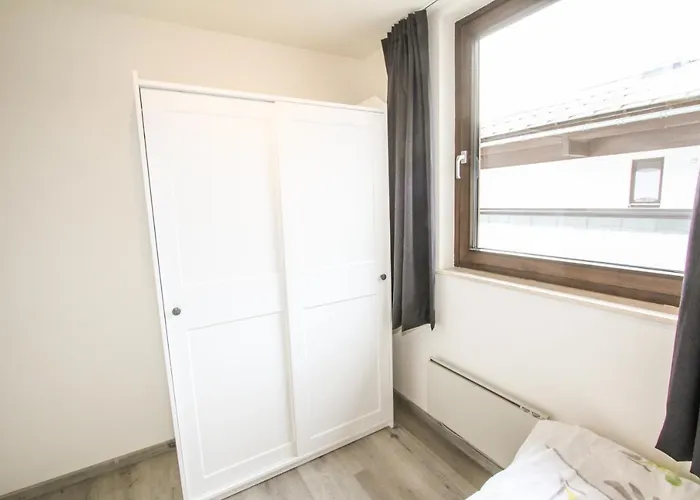 63 - 18 * ケーニヒスライテン